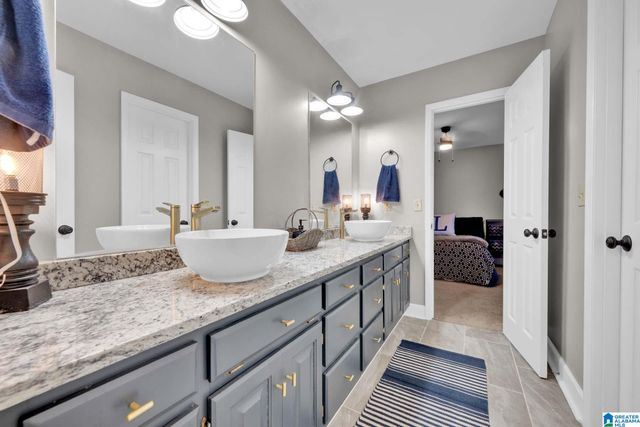 1038 CREST ROAD, Leeds, AL 35094