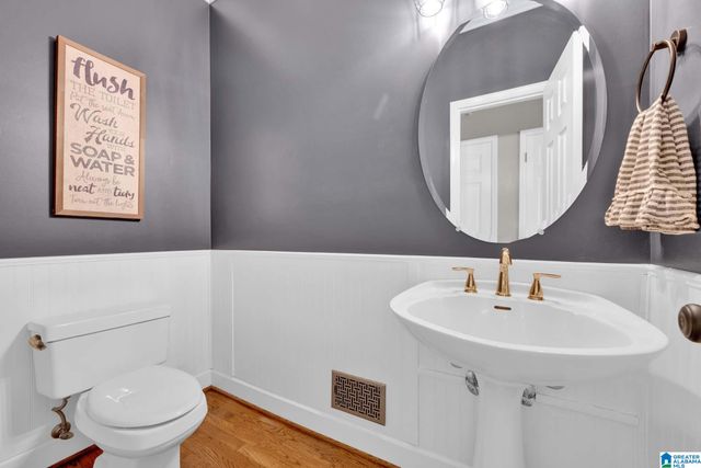 1038 CREST ROAD, Leeds, AL 35094