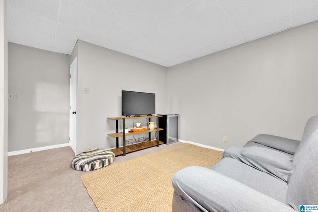 1038 CREST ROAD, Leeds, AL 35094