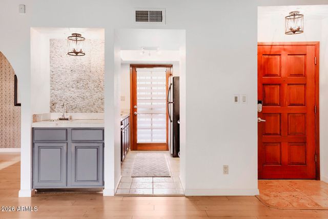 5998 N 78TH Street 203, Scottsdale, AZ 85250