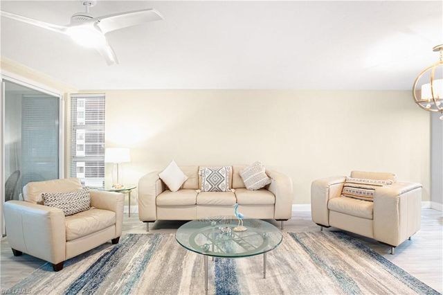 21 Bluebill Ave Apt 303, Naples, FL 34108