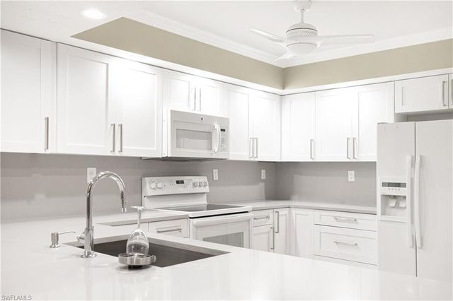 21 Bluebill Ave Apt 303, Naples, FL 34108