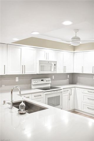 21 Bluebill Ave Apt 303, Naples, FL 34108