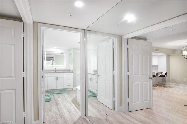 21 Bluebill Ave Apt 303, Naples, FL 34108