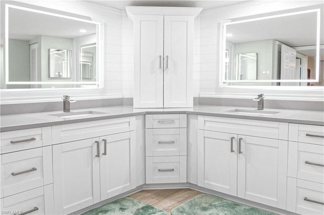 21 Bluebill Ave Apt 303, Naples, FL 34108