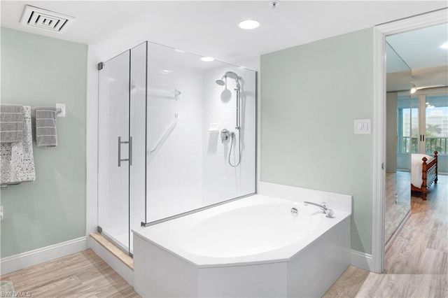 21 Bluebill Ave Apt 303, Naples, FL 34108