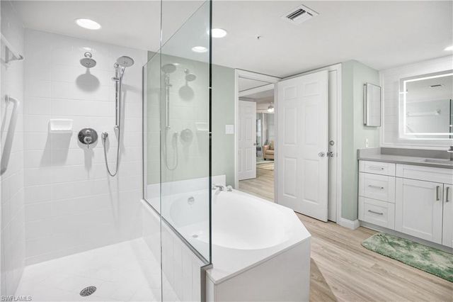 21 Bluebill Ave Apt 303, Naples, FL 34108