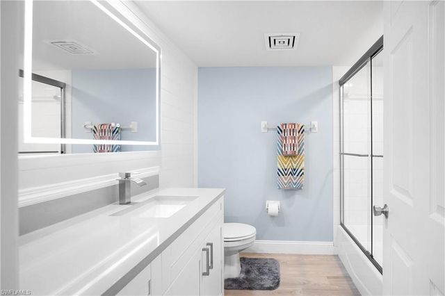 21 Bluebill Ave Apt 303, Naples, FL 34108