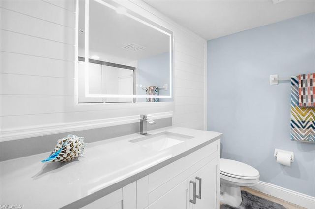 21 Bluebill Ave Apt 303, Naples, FL 34108