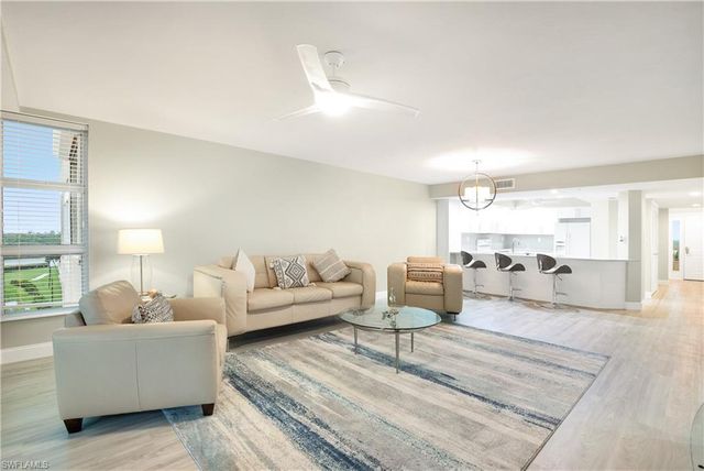 21 Bluebill Ave Apt 303, Naples, FL 34108