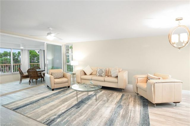 21 Bluebill Ave Apt 303, Naples, FL 34108