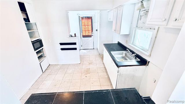 7540 Prospect Avenue, Warren, MI 48091