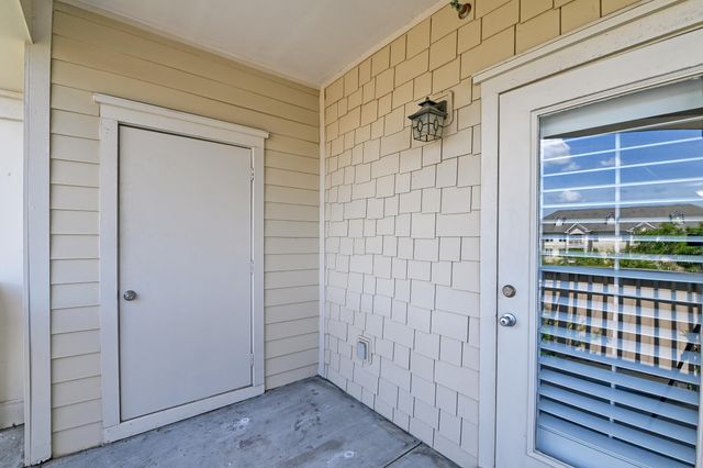 2244 Ashley Crossing Drive Unit 237, Charleston, SC 29414