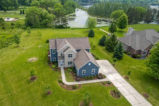 W356N6752 E Stonewood DRIVE, Oconomowoc, WI 53066