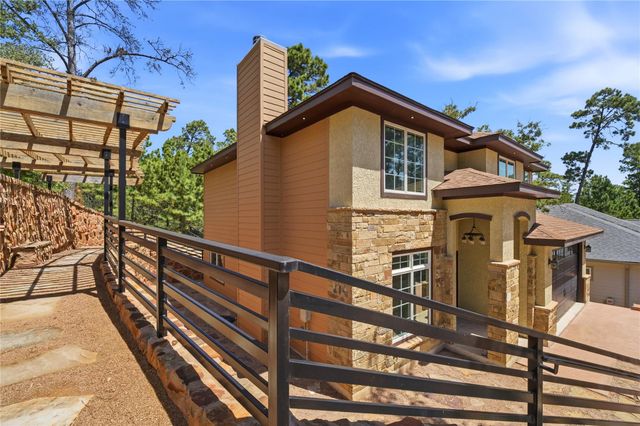 212 Makaha DR, Bastrop, TX 78602