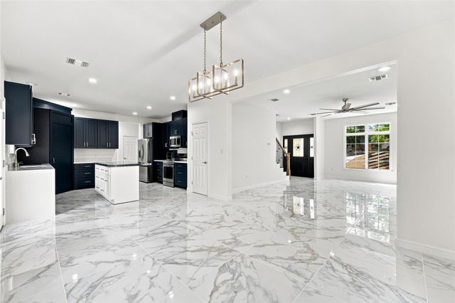 212 Makaha DR, Bastrop, TX 78602