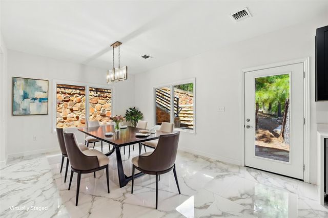 212 Makaha DR, Bastrop, TX 78602