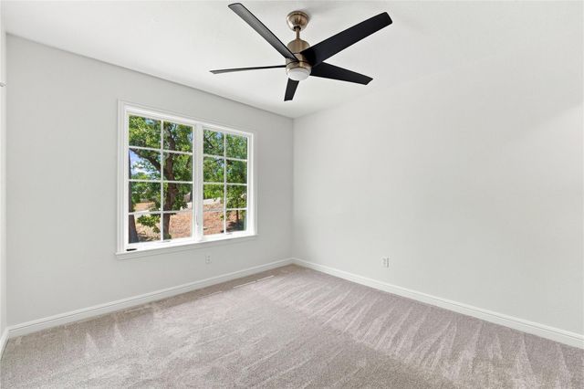 212 Makaha DR, Bastrop, TX 78602
