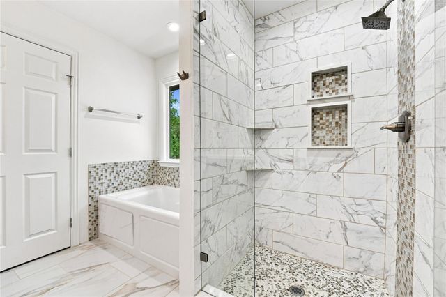 212 Makaha DR, Bastrop, TX 78602
