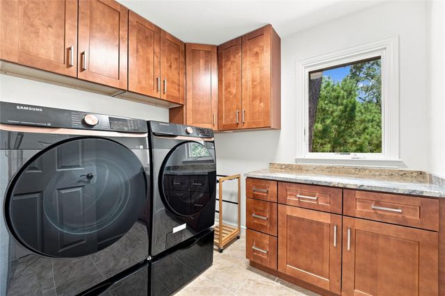 212 Makaha DR, Bastrop, TX 78602