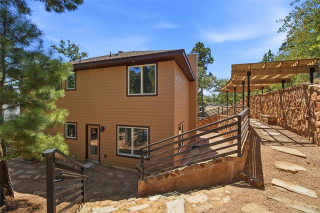 212 Makaha DR, Bastrop, TX 78602