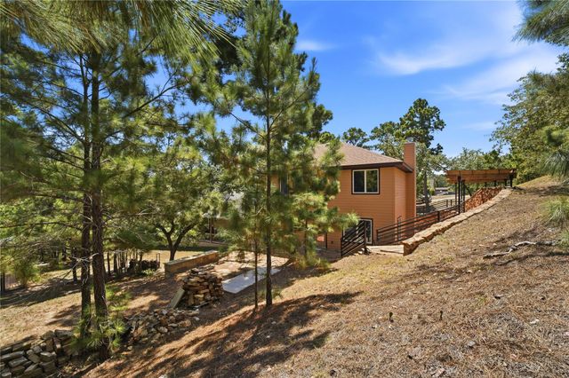 212 Makaha DR, Bastrop, TX 78602