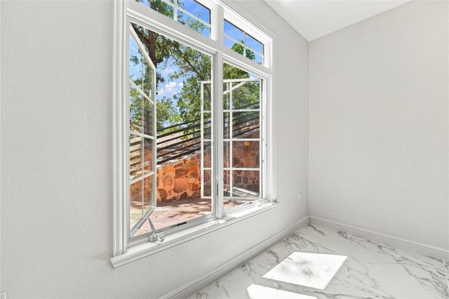 212 Makaha DR, Bastrop, TX 78602