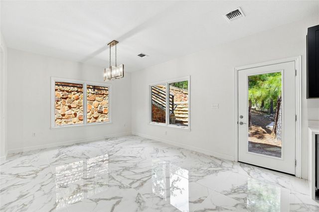 212 Makaha DR, Bastrop, TX 78602