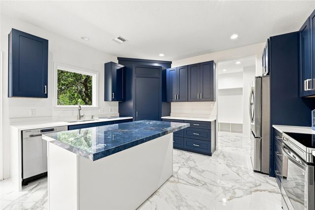 212 Makaha DR, Bastrop, TX 78602