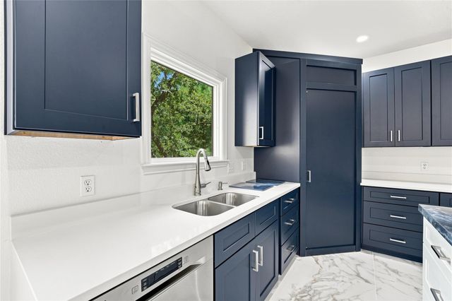 212 Makaha DR, Bastrop, TX 78602