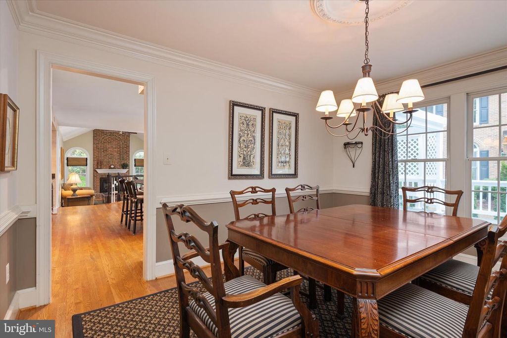 Image 12 of property listing at 5613 SUGARBUSH LN, Rockville, MD 20852
