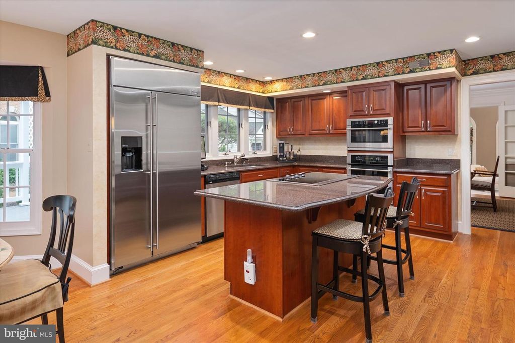 Image 13 of property listing at 5613 SUGARBUSH LN, Rockville, MD 20852