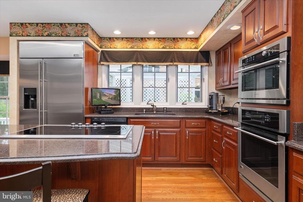 Image 14 of property listing at 5613 SUGARBUSH LN, Rockville, MD 20852