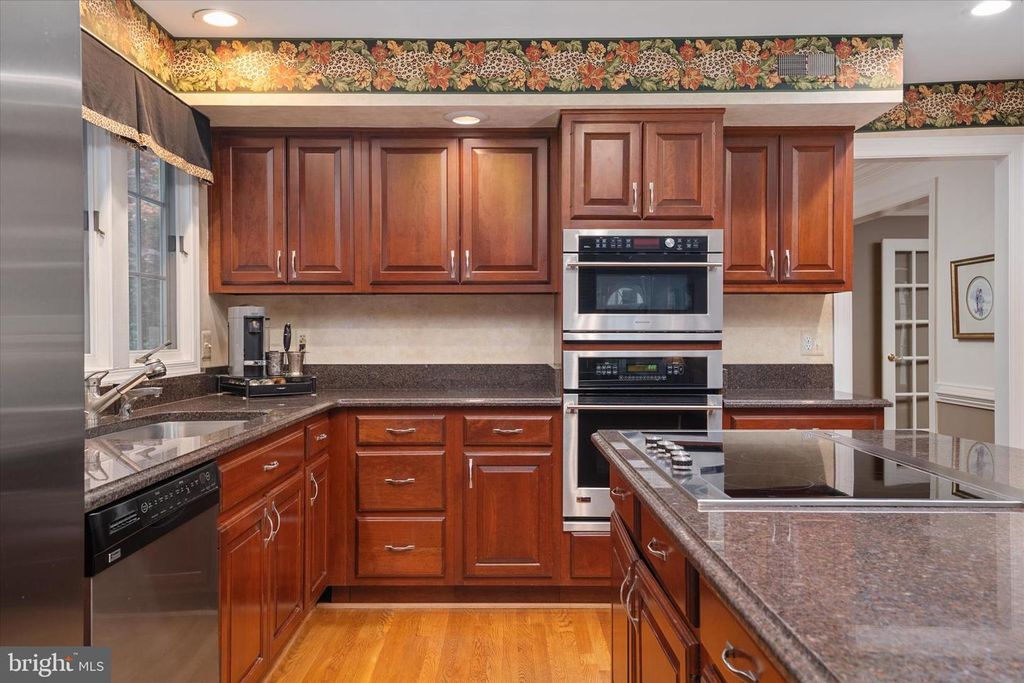 Image 15 of property listing at 5613 SUGARBUSH LN, Rockville, MD 20852