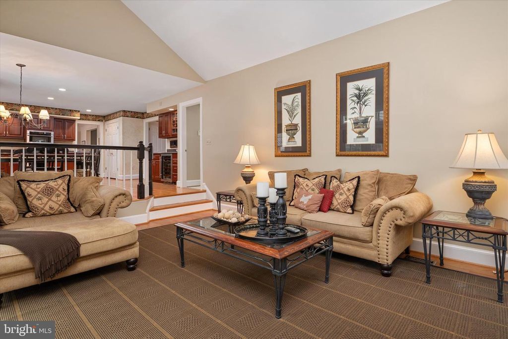 Image 19 of property listing at 5613 SUGARBUSH LN, Rockville, MD 20852