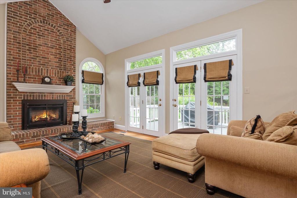 Image 20 of property listing at 5613 SUGARBUSH LN, Rockville, MD 20852