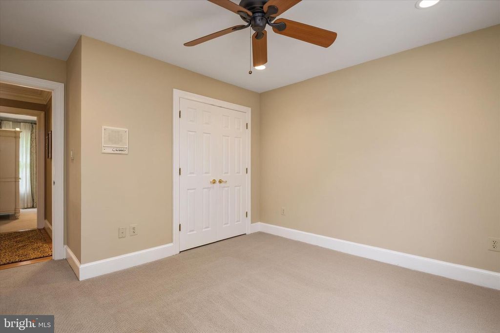 Image 26 of property listing at 5613 SUGARBUSH LN, Rockville, MD 20852