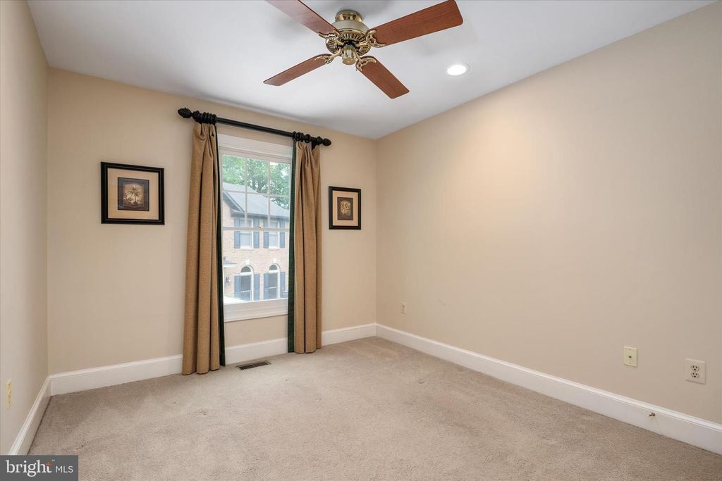 Image 27 of property listing at 5613 SUGARBUSH LN, Rockville, MD 20852