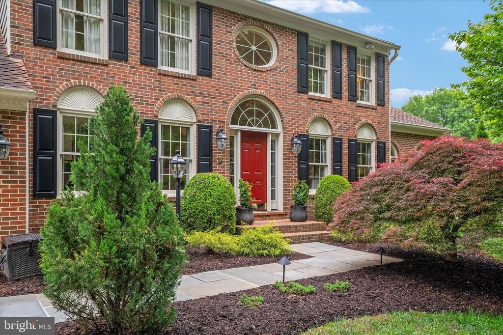 Image 3 of property listing at 5613 SUGARBUSH LN, Rockville, MD 20852