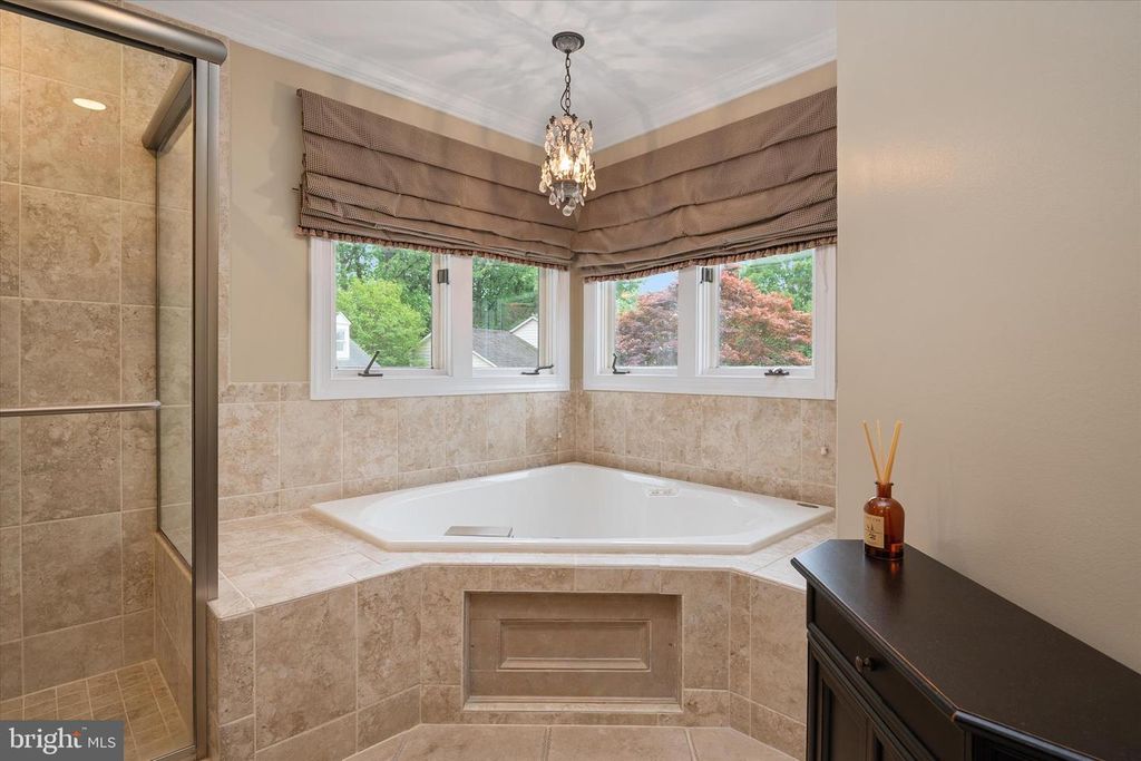 Image 33 of property listing at 5613 SUGARBUSH LN, Rockville, MD 20852