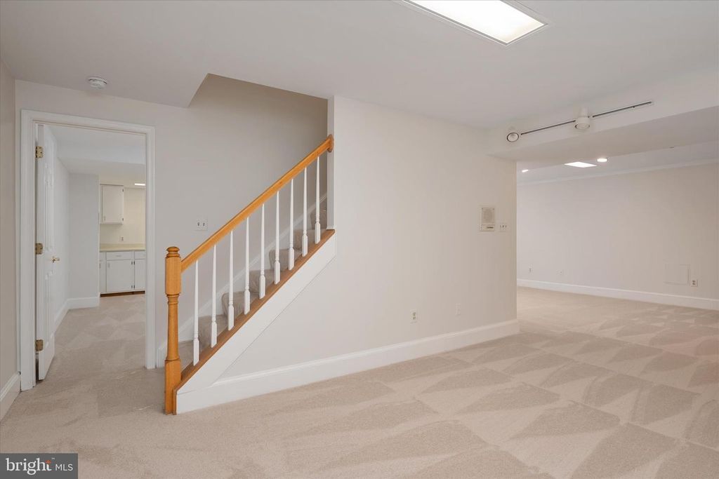 Image 34 of property listing at 5613 SUGARBUSH LN, Rockville, MD 20852