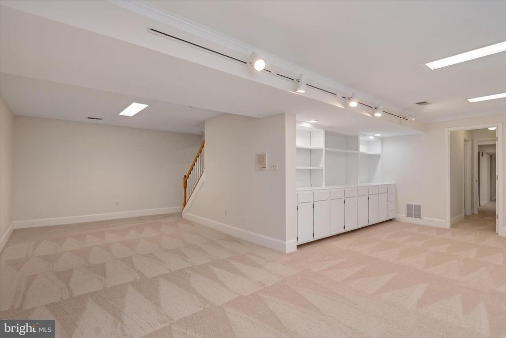 Image 35 of property listing at 5613 SUGARBUSH LN, Rockville, MD 20852