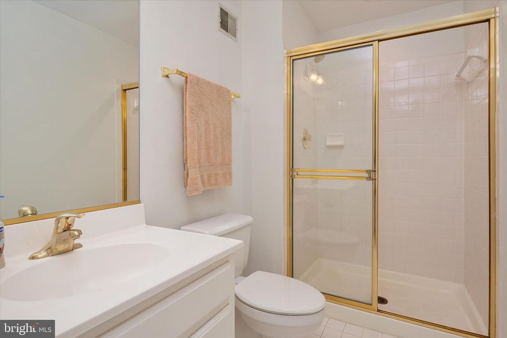 Image 37 of property listing at 5613 SUGARBUSH LN, Rockville, MD 20852