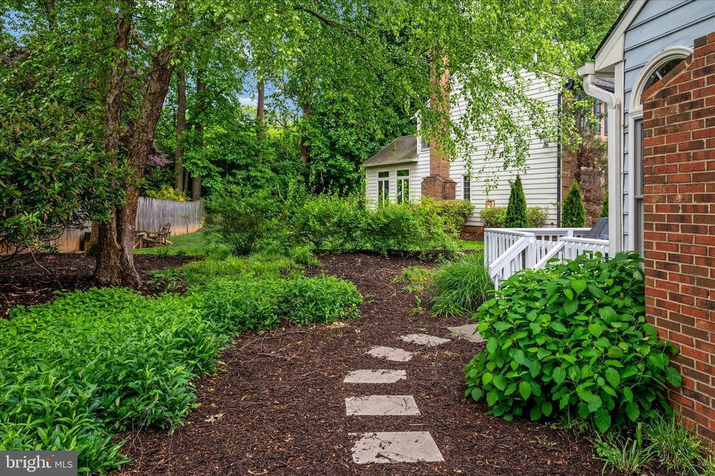 Image 49 of property listing at 5613 SUGARBUSH LN, Rockville, MD 20852