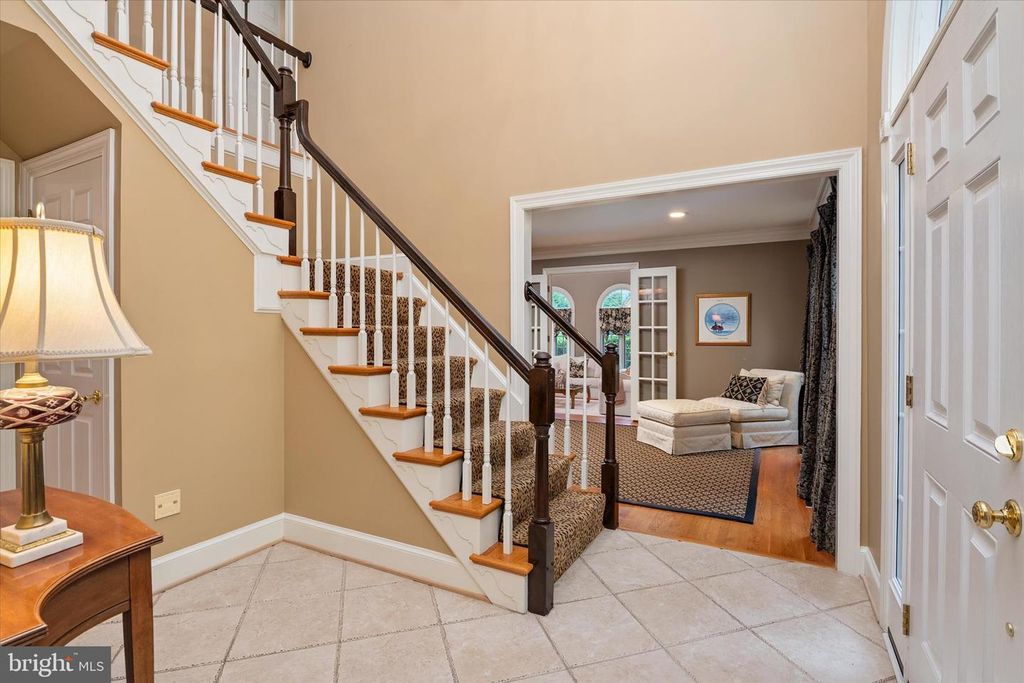Image 5 of property listing at 5613 SUGARBUSH LN, Rockville, MD 20852