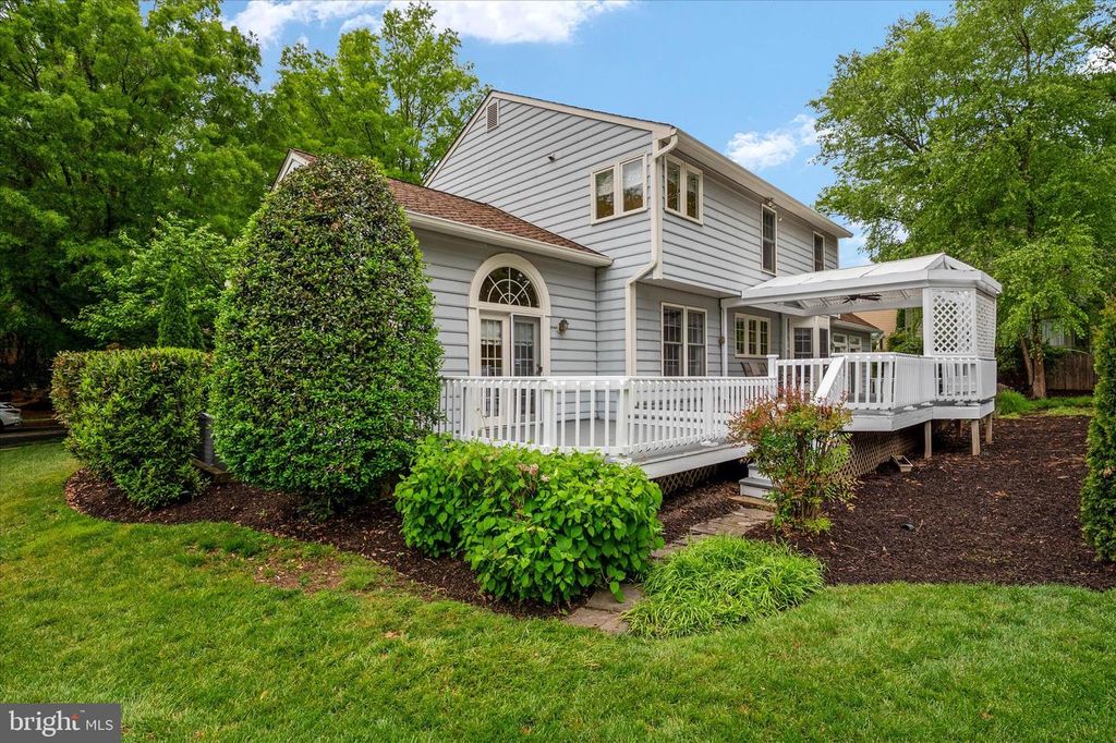 Image 50 of property listing at 5613 SUGARBUSH LN, Rockville, MD 20852