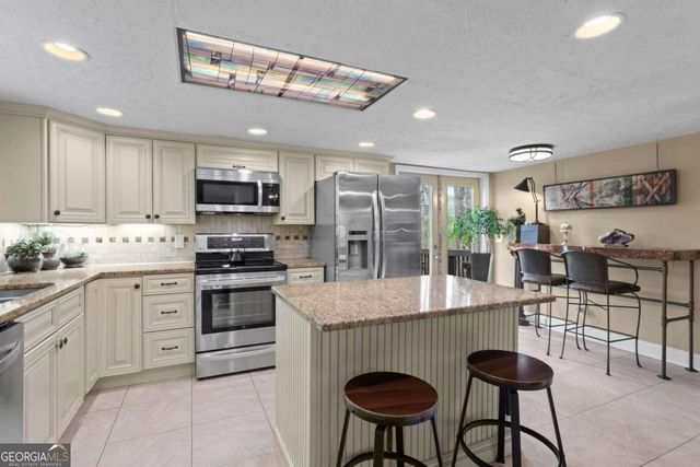 3865 Mabry Road NE, Roswell, GA 30075