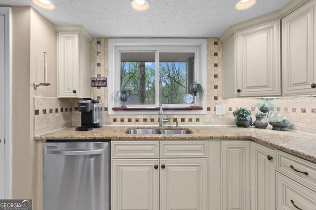 3865 Mabry Road NE, Roswell, GA 30075