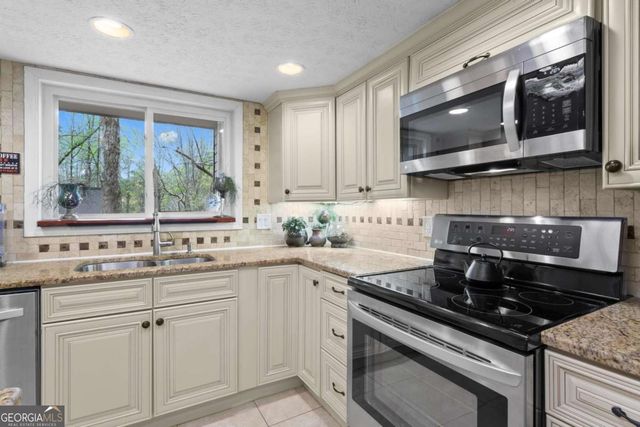 3865 Mabry Road NE, Roswell, GA 30075