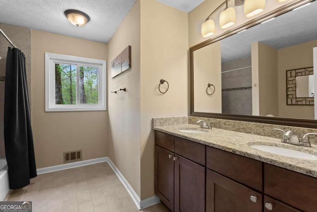 3865 Mabry Road NE, Roswell, GA 30075